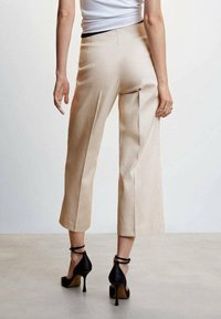 Mango Pantalon classique - sand