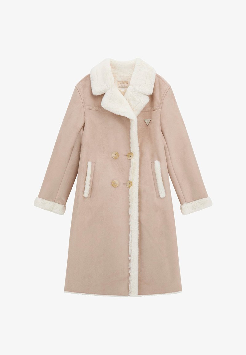 Manteau croisé en faux suede rose clair avec col et poignets en fausse fourrure blanche, doté de deux poches latérales et de détails boutonnés.