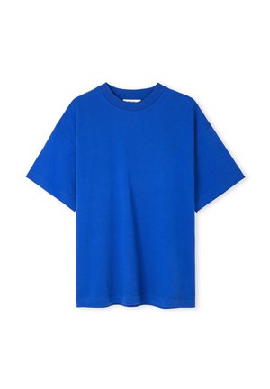 Blaues Baumwoll-T-Shirt mit kurzen Ärmeln und Rundhalsausschnitt, entspannt geschnitten und mit glatter Textur, ohne sichtbare Muster oder Akzente.