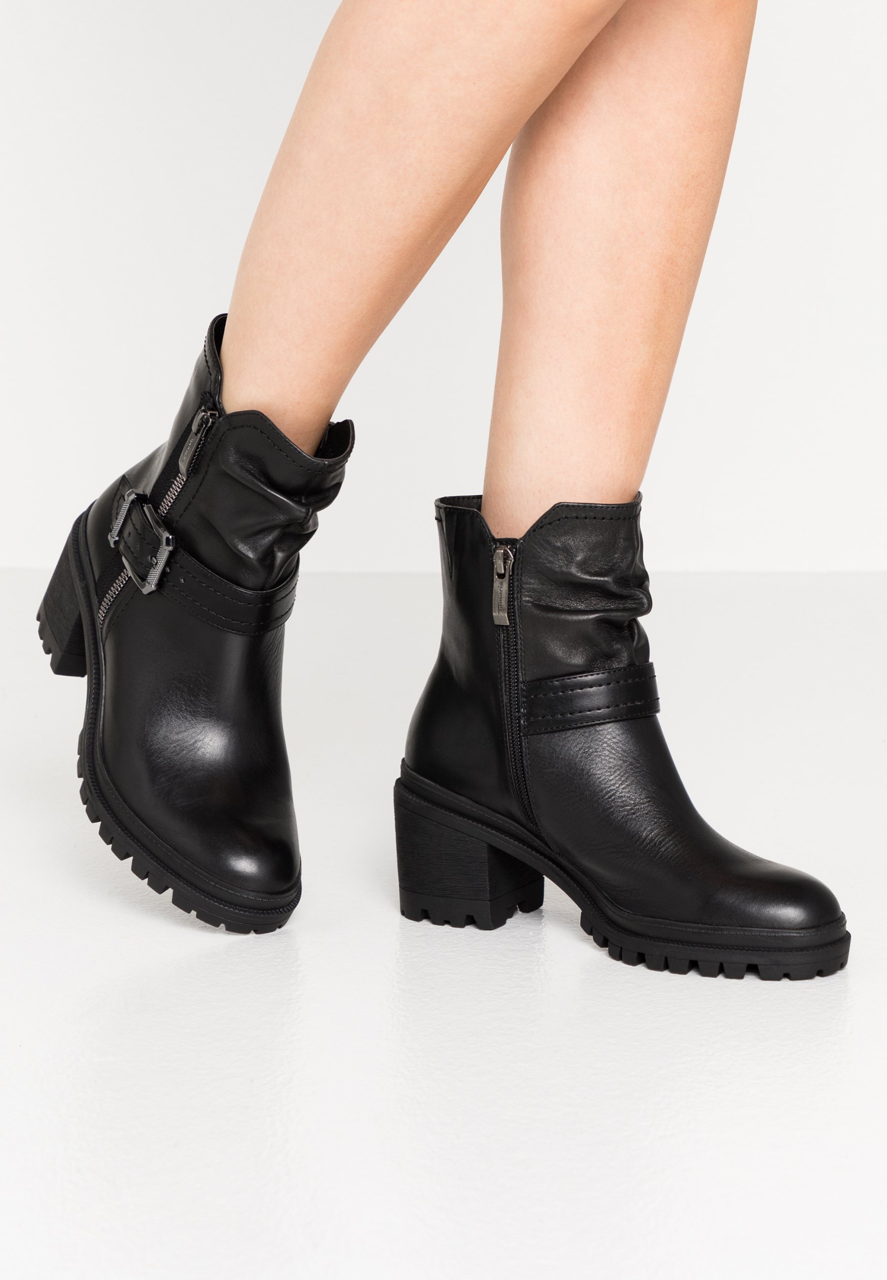 Tamaris Korte laarzen - black/Zwart - Zalando.nl