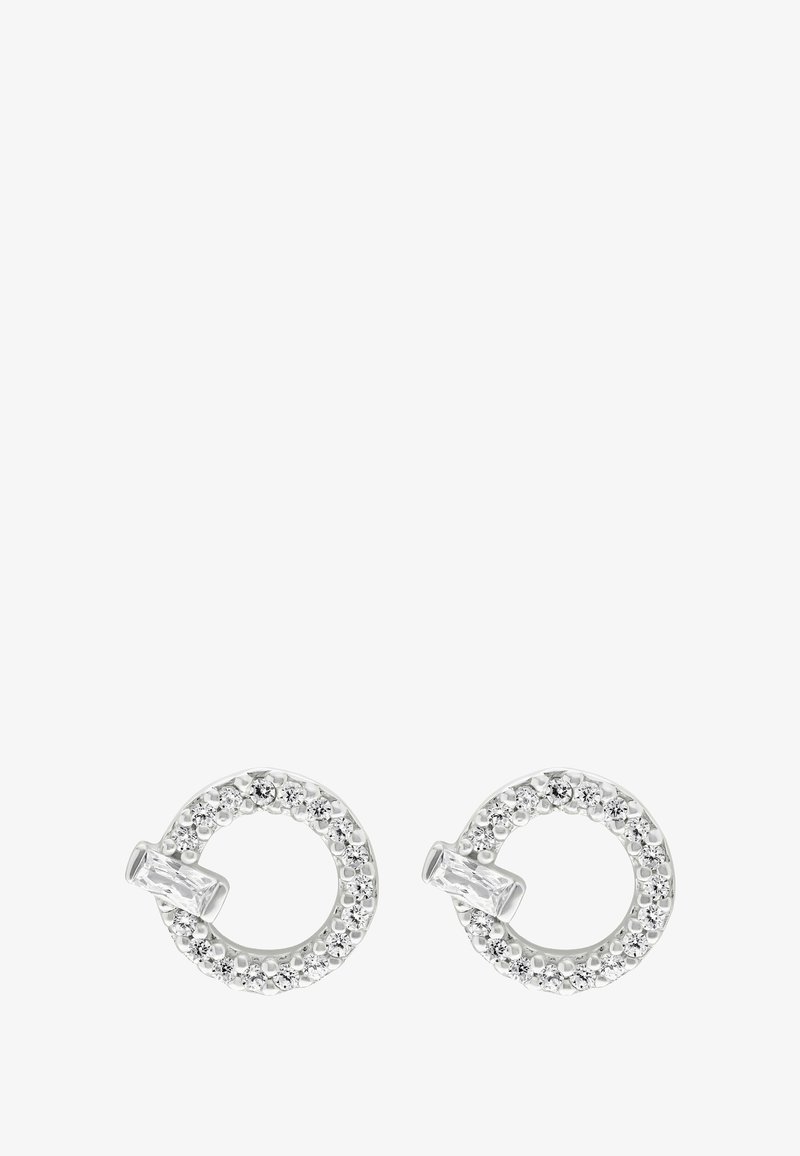 Zilveren ronde oorbellen versierd met kleine heldere kristallen en een rechthoekige kristalaccent. Gepolijste afwerking met een naadloos ontwerp.