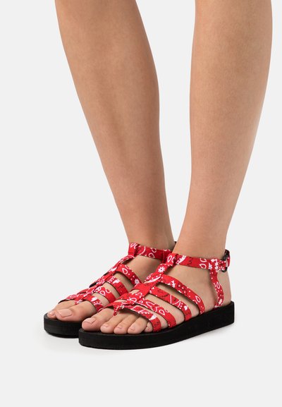 ARIZONA LOVE TREKKY FLAT SPARTIATE - Sandálias - red