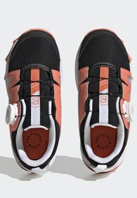 Adidas Terrex AGRAVIC BOA UNISEX - Pantofi drumeție - core black/crystal white/impact orange