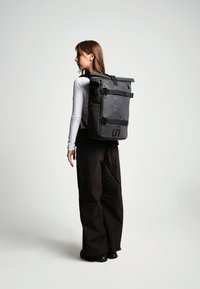 OAK25 LUMINITE ROLLTOP - Hátizsák - black