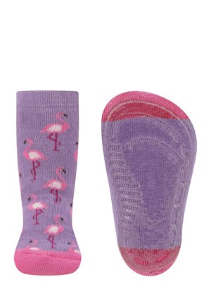 Lila Socken mit pinken Flamingo-Mustern und einer kontrastierenden pinken Spitze und Ferse. Die Socke hat eine glatte Textur und ein enges Design.
