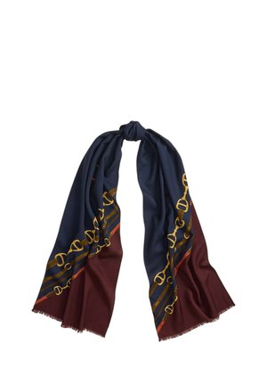 Sciarpa blu navy e bordeaux con motivo dorato a morso equestre, annodata in un nodo sciolto al centro, bordi leggermente sfrangiati.