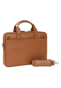 Bruine leren laptoptas met dubbele handvatten, ritsluiting en een afneembare schouderriem. Soepele textuur en minimalistisch ontwerp met subtiele branding.