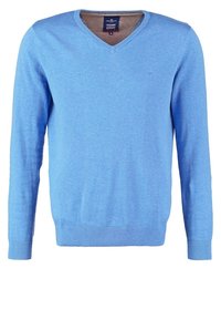 Pull bleu à col en V en matière tricotée douce. Manches longues et poignets côtelés. Finition légèrement texturée avec une étiquette visible au niveau du cou.
