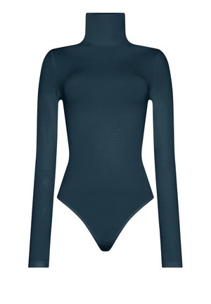 Långärmad body i djup marinblå färg, med hög halsringning, slimmad passform och slät yta. Designad med tångskärning i nederkant.