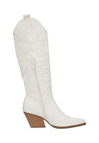 Botas de cowboy de cuero blanco con punta afilada, costuras decorativas, cremallera lateral y tacón de madera apilada. Textura suave y caña alta.
