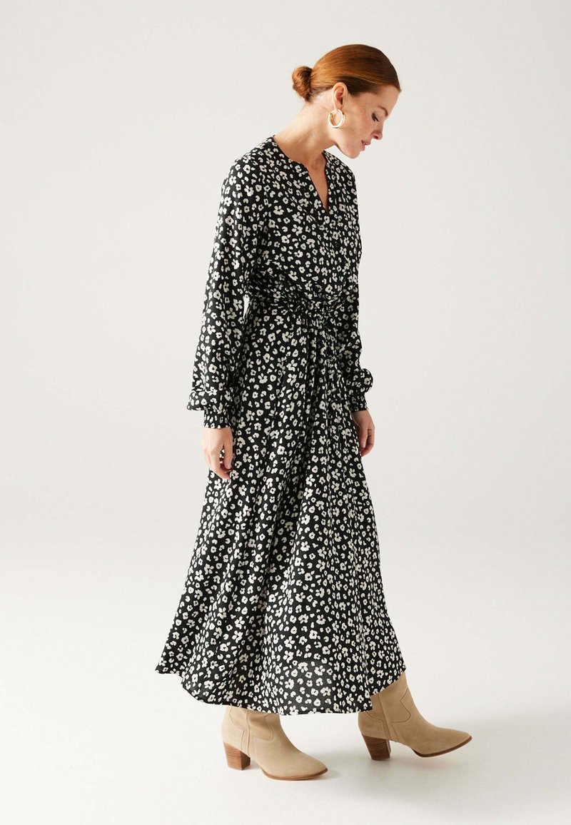 Promod Robe longue - imprim?� noir/noir - ZALANDO.FR