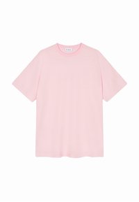 Lys rosa kortermet t-skjorte laget av mykt stoff, med rund hals og en avslappet passform uten trykk eller mønstre.