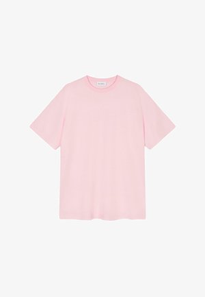 Light pink short-sleeve t-shirt made of soft fabric, featuring a round neckline and a relaxed fit with no prints or patterns.