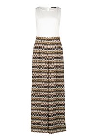 Robe sans manches avec un haut blanc et un bas à large jambe à motifs avec un design en zigzag dans des couleurs marron, crème et bordeaux.