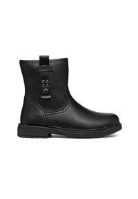Botines negros de cuero, con una textura suave, puntera redondeada, una lengüeta trasera y adornos metálicos decorativos en el costado.