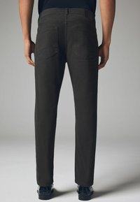 Next SOFT TOUCH STYLE - Jeans Tapered Fit - olive