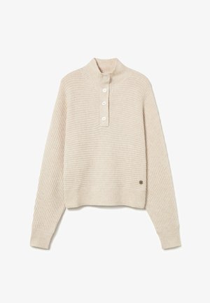 Suéter de punto beige con cuello alto, que cuenta con una tapeta de cuatro botones, puños acanalados y cuerpo, hecho de un material suave y texturizado.