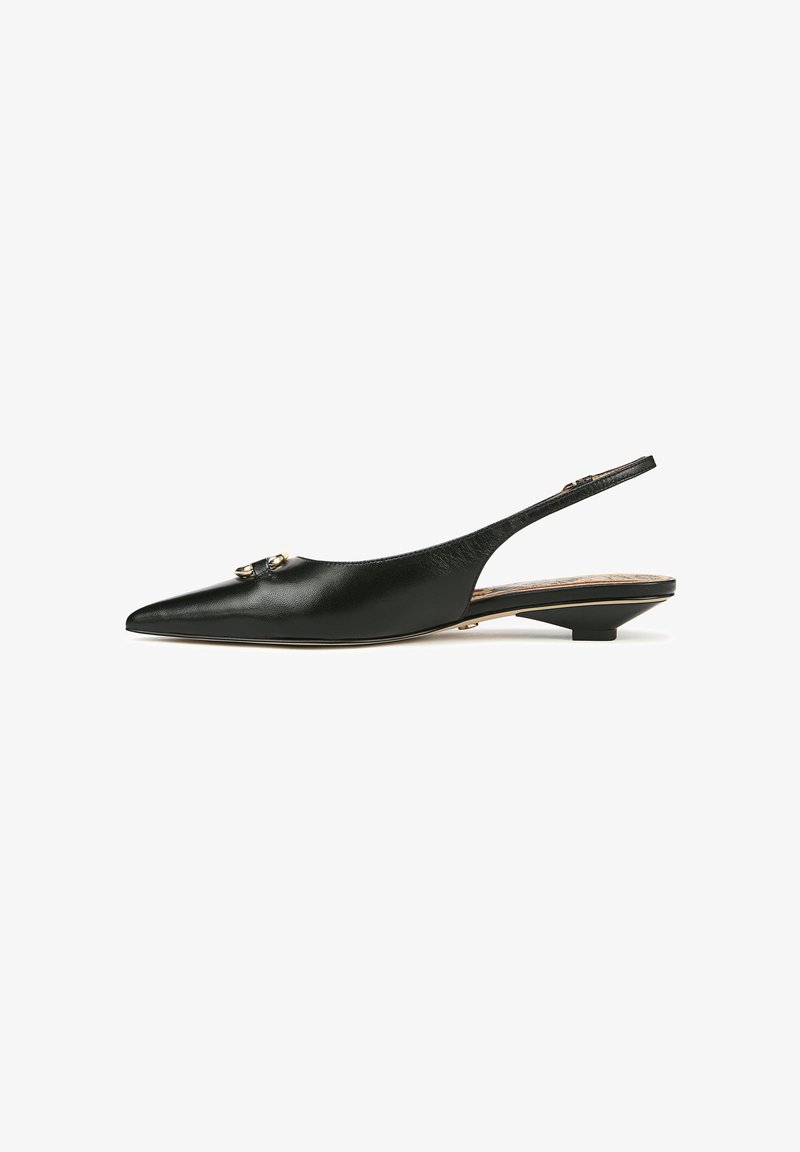 Chaussures slingback noires en cuir avec un bout pointu et un petit talon carré. Présentent des accents dorés à l'avant et une finition texturée.