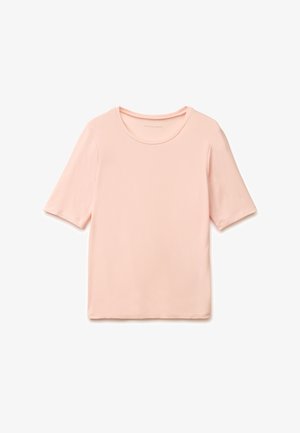 Jasnoróżowa koszulka z krótkim rękawem i okrągłym dekoltem, rozłożona na płasko na białym tle, widok z przodu i faktura materiału.