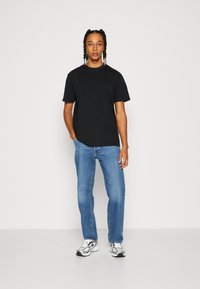 Minimum AARHUS - T-shirts basic - black