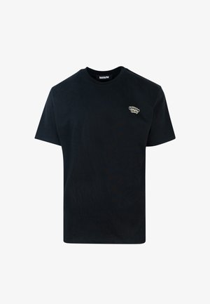 T-shirt nera in cotone con maniche corte, collo rotondo e un piccolo logo grafico sul lato sinistro del petto. Design semplice con vestibilità comoda.