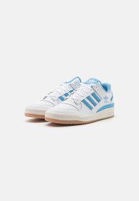 adidas Originals FORUM CLASSIC - Tossud - footwear white/team light blue/cloud white