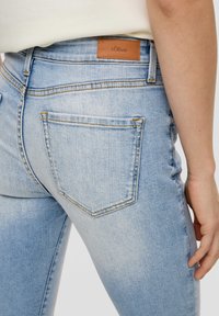 s.Oliver IZABELL - Jeans Slim Fit - blau