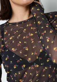 Noisy May NMJUDITH  czarny