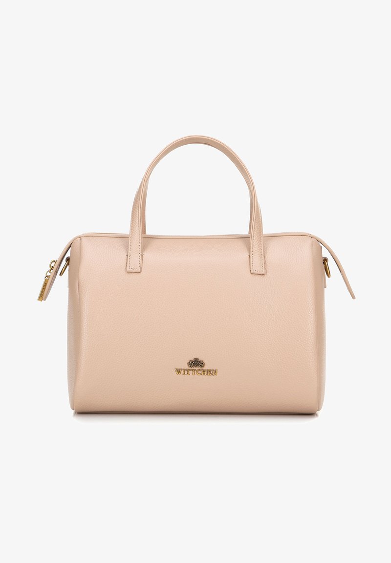 Borsa a mano in pelle beige con hardware dorato, manici doppi, chiusura a zip e logo in rilievo sul fronte. Texture liscia con forma strutturata.