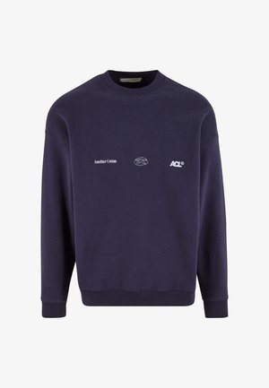 Felpa in cotone blu navy con colletto a coste, maniche lunghe e stampe del logo: "Another Cotton" e "ACL" in bianco sul davanti.
