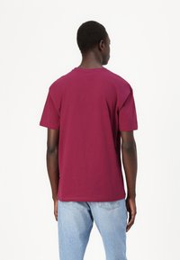 Tommy Jeans Μπλουζάκι με στάμπα - valley grape