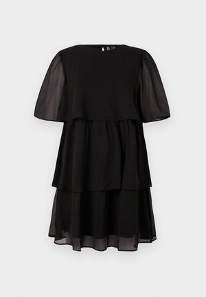 Melna kleita ar īsām caurspīdīgām piedurknēm, daudzslāņaina un ar apaļu izgriezumu. Viegls audums ar gludu tekstūru, minimālisma dizains.