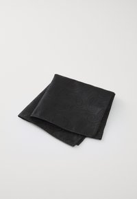 Crni maramica s paisley uzorkom, napravljena od glatkog materijala, presavijena s blagim sjajem, koja sadrži elegantne teksturne detalje.