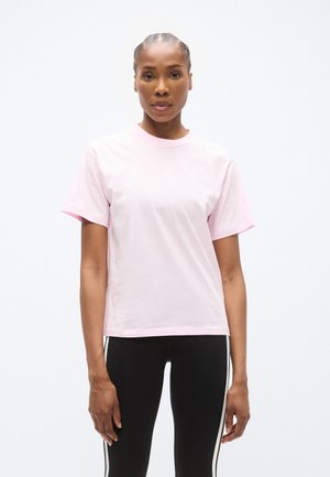 ESSENTIALS SMALL LOGO - Βασικό μπλουζάκι - clear pink/white