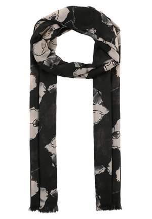 Schwarzer Schal mit großem beigem Blumenmuster, leichtem Stoff und Fransen an den Enden, oben locker geschlungen.