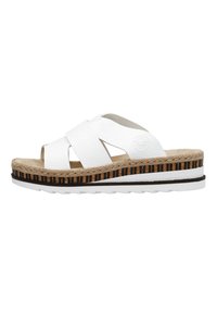 Sandales à glissière en cuir blanc avec des sangles croisées, un semelle texturée, et un talon en forme de coin avec une base en liège rayé et blanche.