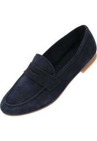 Mocasines de ante azul marino con suela plana, que cuentan con una punta redondeada y una correa decorativa a lo largo del empeine. Textura suave y diseño minimalista.