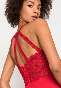 Mascara Roupa de cerimónia - red