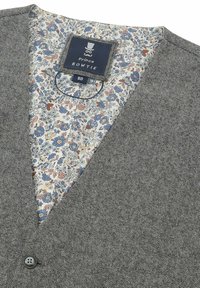 Grauer Strickwesten mit floral gemustertem Innenfutter, mit V-Ausschnitt, einem einzigen Knopfverschluss und einem Etikett mit der Aufschrift "Prince Bowtie".