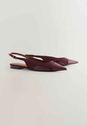 Burgundske slingback balerinke s šiljastim prstima, antilop gornji dio, dizajn s izrezima, podesiva kopča i ravni crni potplat.