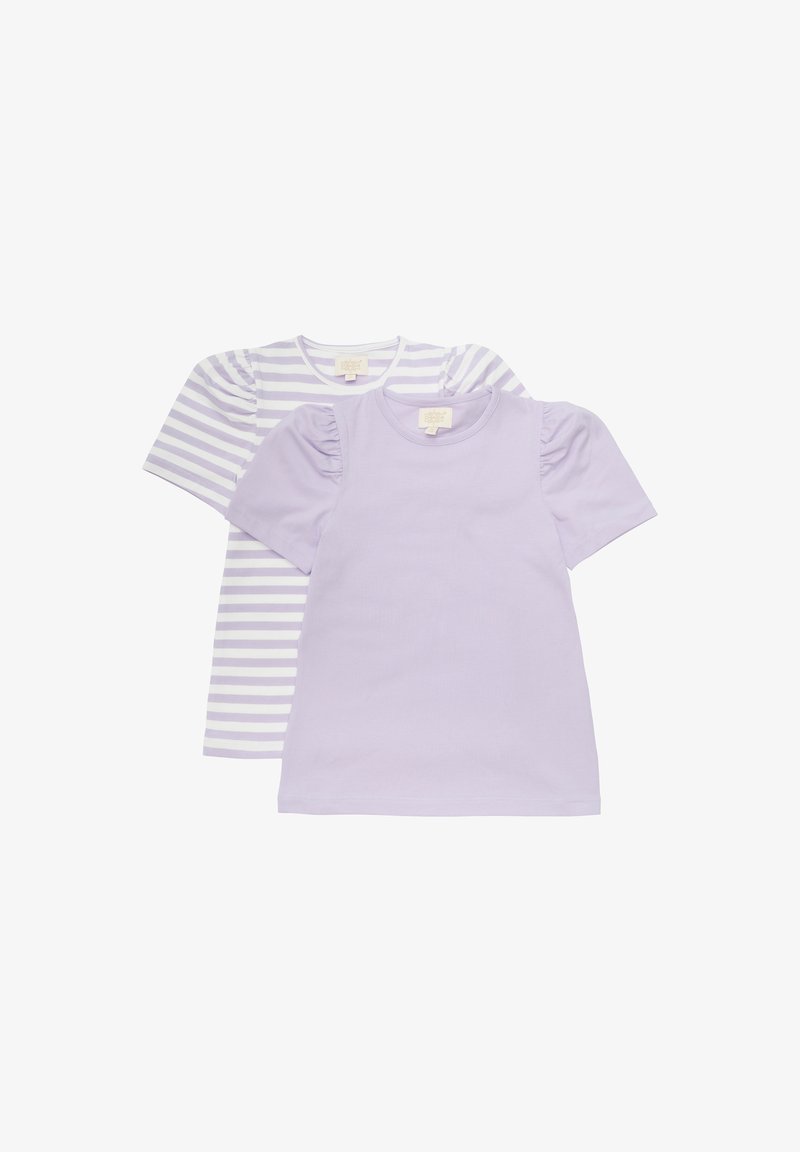 Twee lichtgewicht katoenen t-shirts: één effen lichtpaars, één wit met dunne lila strepen, met korte mouwen en poffende schouderdetails.