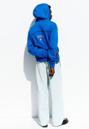 PULL&BEAR, STRIPED STRAIGHT-LEG - TROUSERS - Nohavice - light blue