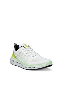 Scarpa da ginnastica atletica bianca e verde chiaro con pannelli in mesh, chiusura con lacci, suola imbottita con fori di ventilazione e rivestimento interno nero.