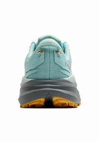 Scarpa da trail running con tomaia in mesh e sintetico azzurro chiaro, intersuola grigia e suola in gomma gialla con evidenti pattern di trazione.
