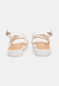 Bata Sandaalid - bianco