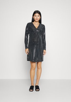 Pieces Maternity PMSIDDY WRAP DRESS - Koktélruha / Partiruha - black/silver-coloured