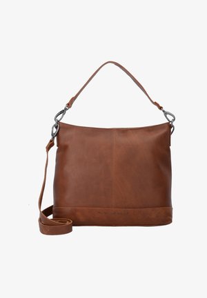 Sac à épaule en cuir marron avec une texture lisse, un fond plat, une sangle ajustable, des accents en métal et un logo embossé en bas.