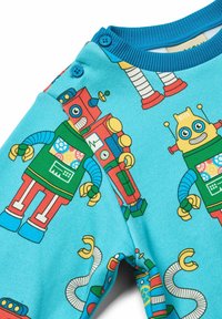 Pullover azzurro chiaro con design di robot colorati. Tessuto texture con scollo a coste e bottoni blu sulla spalla.