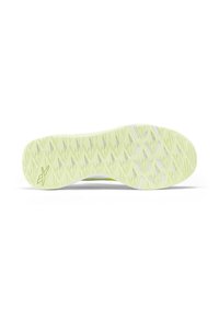 Suela de zapato con una superficie de goma texturizada en color amarillo-verde, que presenta un patrón geométrico para mayor tracción. Bordes lisos y un sutil detalle del logo de la marca.