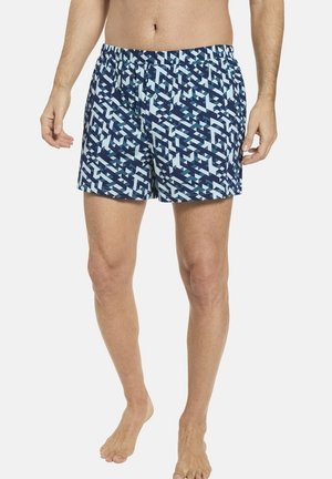 Blaue und weiße gemusterte Badeshorts mit elastischem Bund, die geometrische Formen und eine lässige Passform aufweisen und aus leichtem Stoff gefertigt sind.